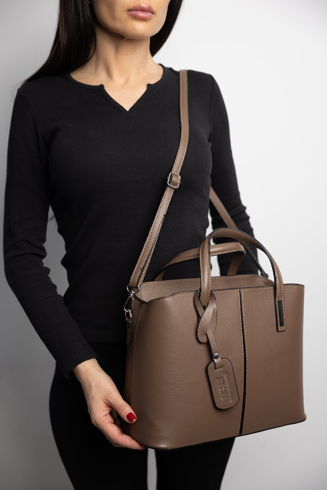 Borsa da donna in vera pelle color tortora Mara